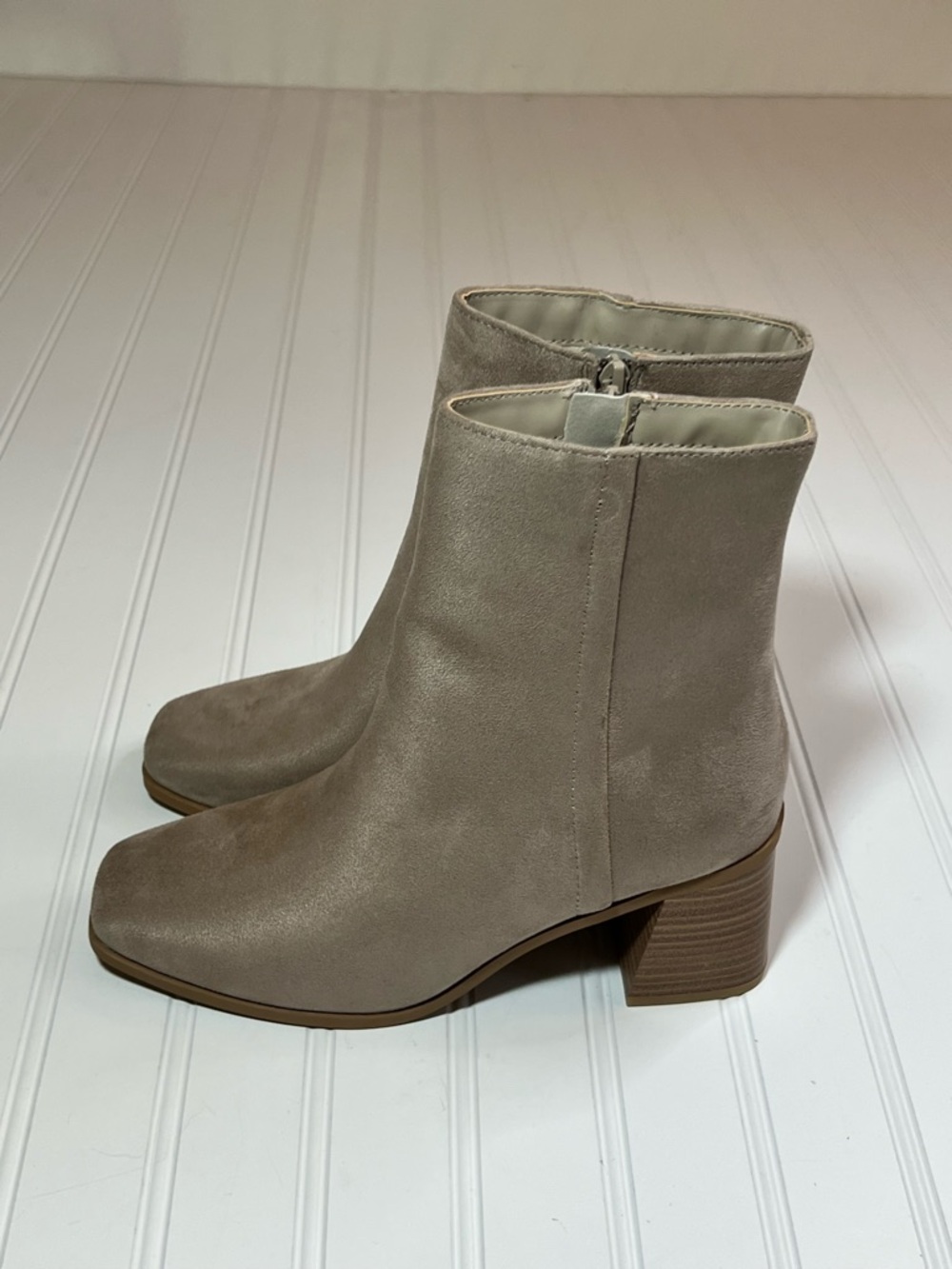 Soda Women's Size 8 Taupe Suede Ankle Booties New